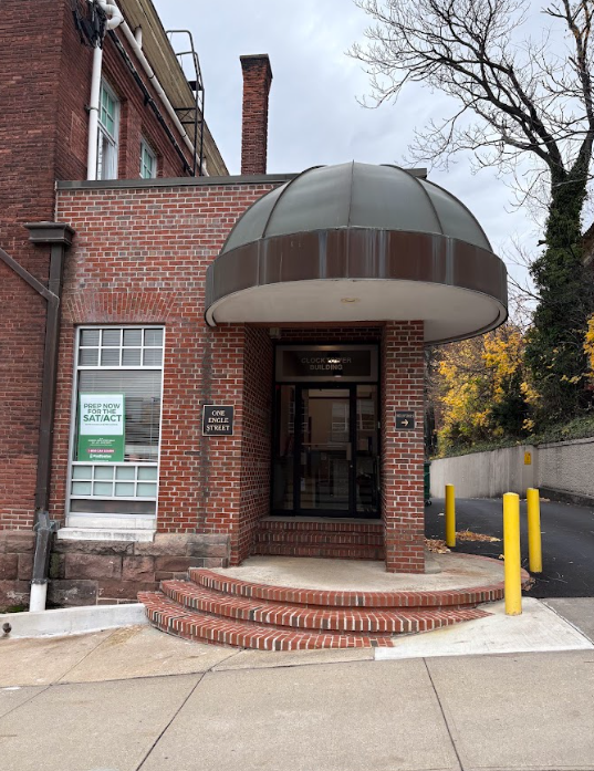 Entrance to the Lukin Center Englewood office at 1 Engle Street, with steps up to the domed canopy doorway
