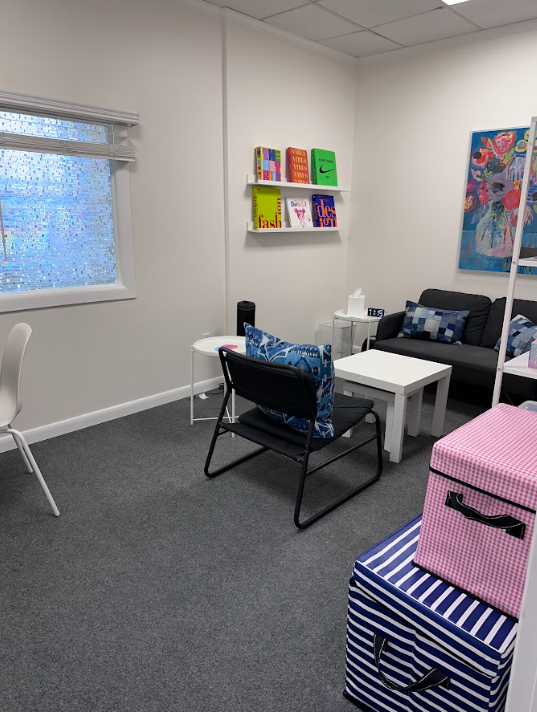 Play therapy room with a reading nook and comfortable seating at the Lukin Center Montclair office