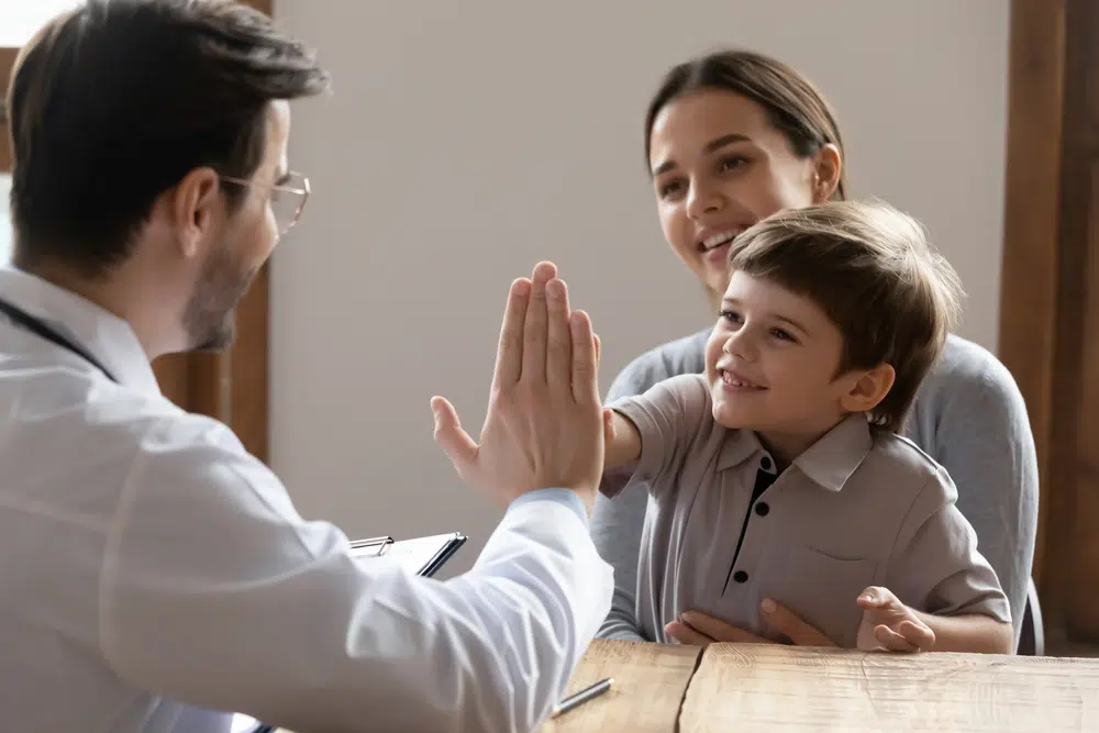 Mother and child use parent child interaction therapy PCIT with mental health therapist